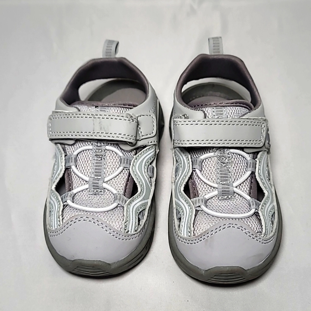💦Grey oshkosh sandals